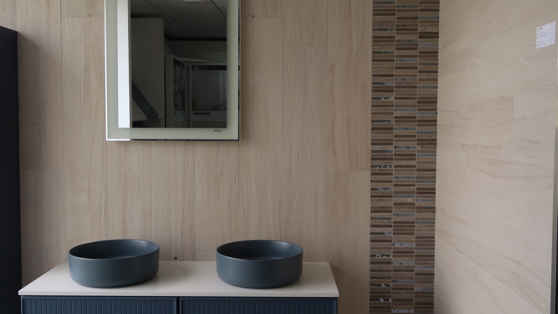 Salle d'exposition Carré Déco Vasque