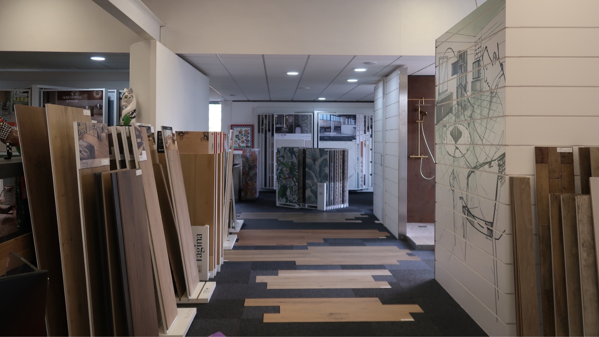 Salle d'exposition Carré Déco allée