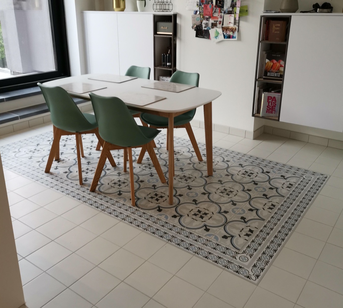 Illustration de MADELAINE Ambiance